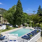 乌梅雷蒙娜别墅酒店